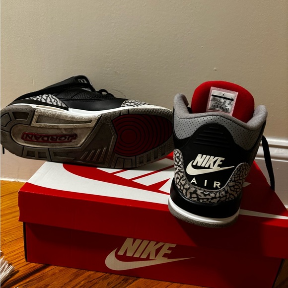 Jordan 3s (cements) Size youth 7 - Picture 6 of 8